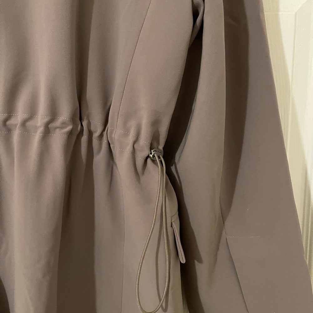 Athleta MVP Blazer . suitable for both work and casual outings. versatile design - Picture 10 of 16